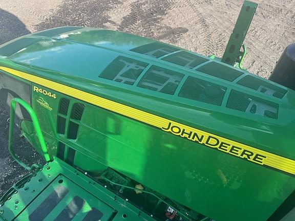 Image of John Deere R4044 equipment image 3