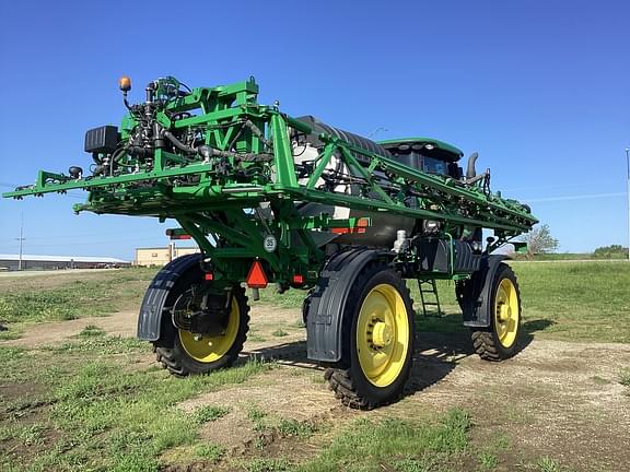 Image of John Deere R4044 equipment image 4