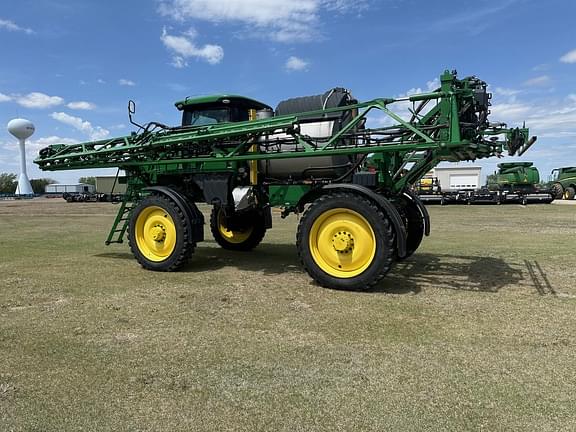 Image of John Deere R4044 equipment image 1