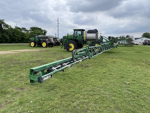 Image of John Deere R4044 equipment image 3