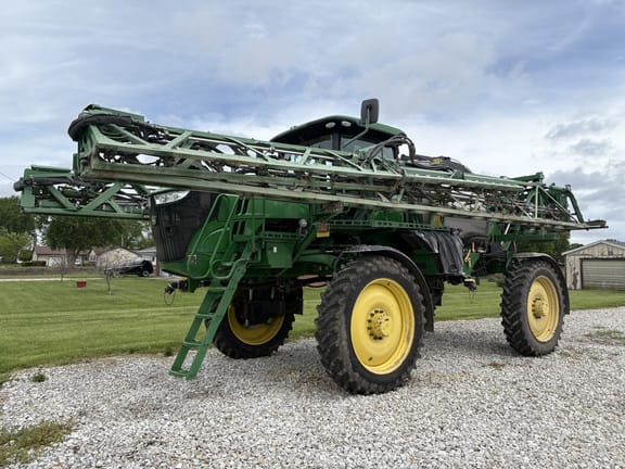 Main image John Deere R4044