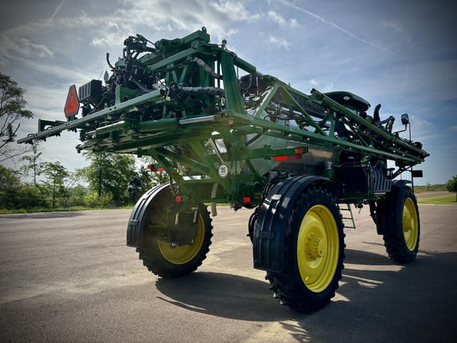 Image of John Deere R4044 equipment image 4