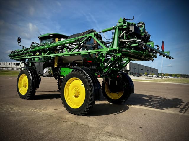 Image of John Deere R4044 equipment image 2