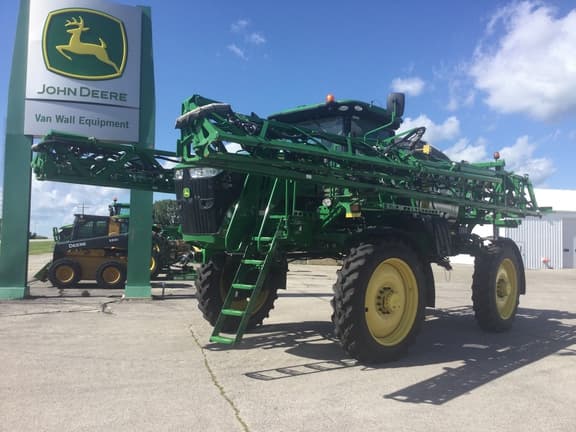 Image of John Deere R4044 equipment image 1