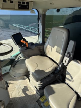 Image of John Deere R4044 equipment image 1