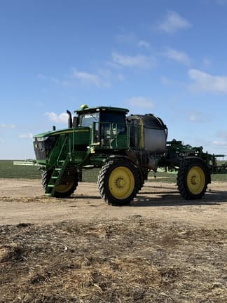 Image of John Deere R4044 equipment image 2