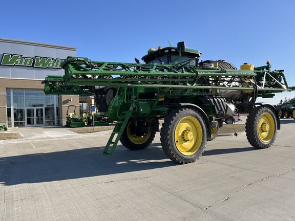 Main image John Deere R4044