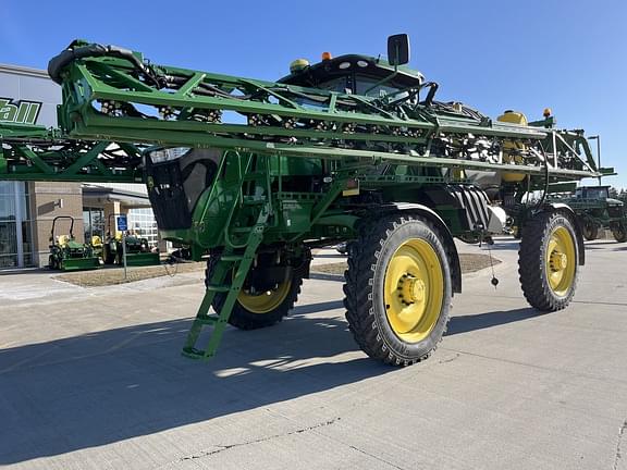 Image of John Deere R4044 equipment image 1