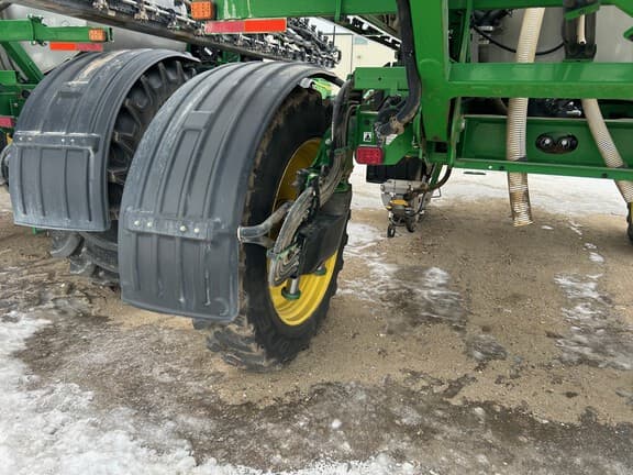 Image of John Deere R4044 equipment image 3