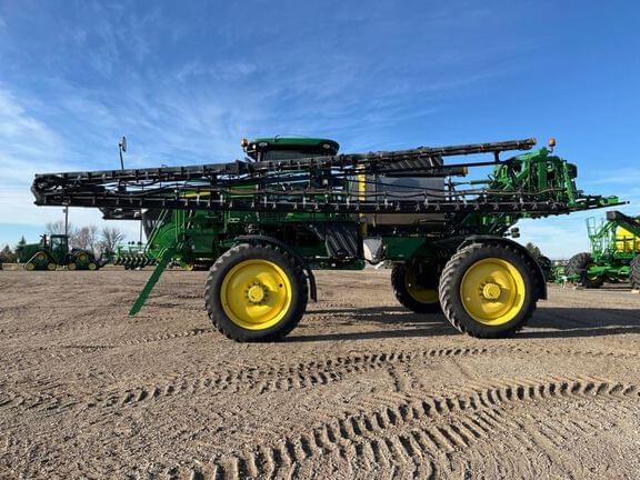 Image of John Deere R4044 equipment image 1