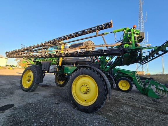 Image of John Deere R4044 equipment image 2