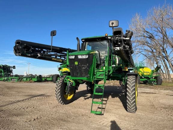 2021 John Deere R4044 Equipment Image0