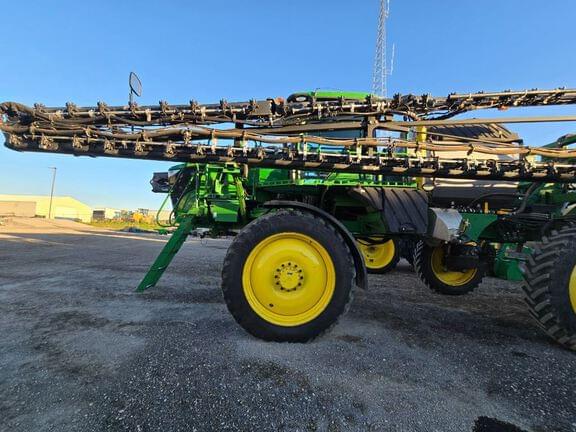 Image of John Deere R4044 equipment image 1