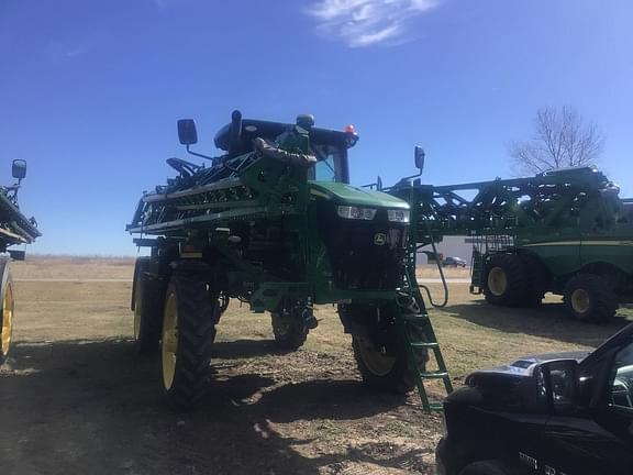 Image of John Deere R4044 equipment image 1