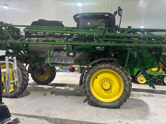 Image of John Deere R4044 equipment image 3