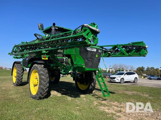 Image of John Deere R4044 equipment image 4