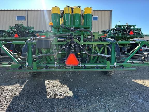 Image of John Deere R4045 equipment image 4