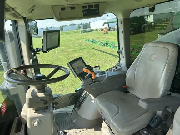 Image of John Deere R4045 equipment image 4