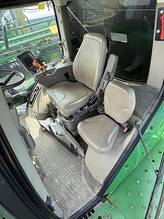 Image of John Deere R4045 equipment image 2