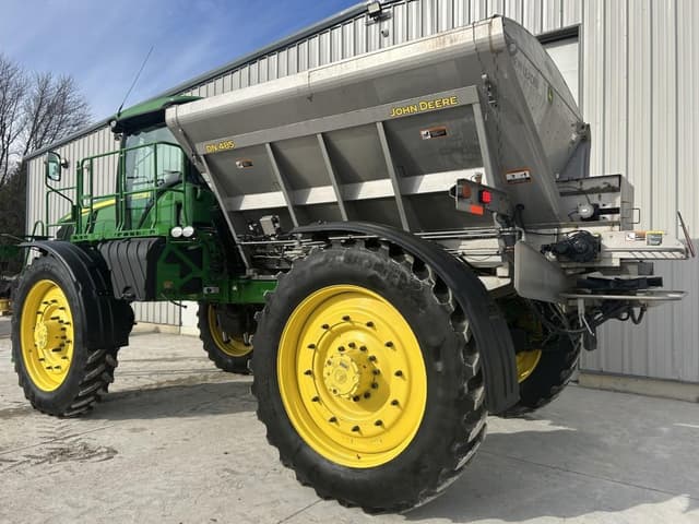 Image of John Deere R4045 equipment image 4