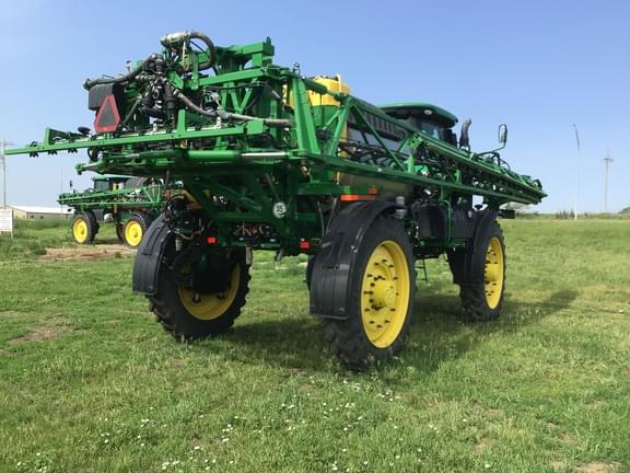 Image of John Deere R4045 equipment image 3