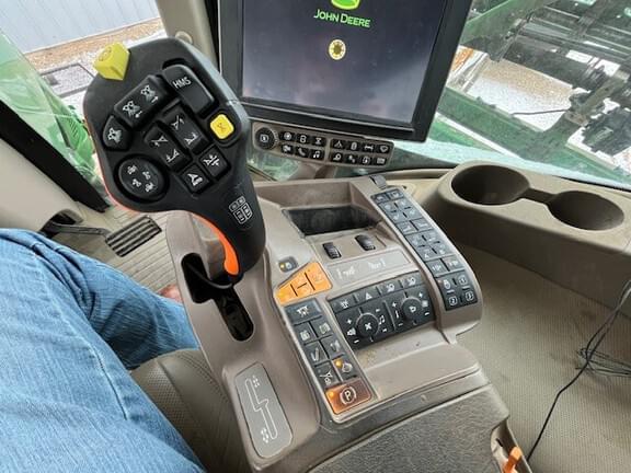 Image of John Deere R4060 equipment image 4