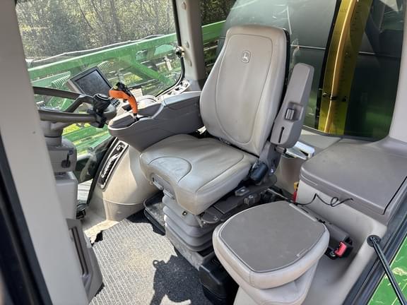 Image of John Deere R4060 equipment image 4