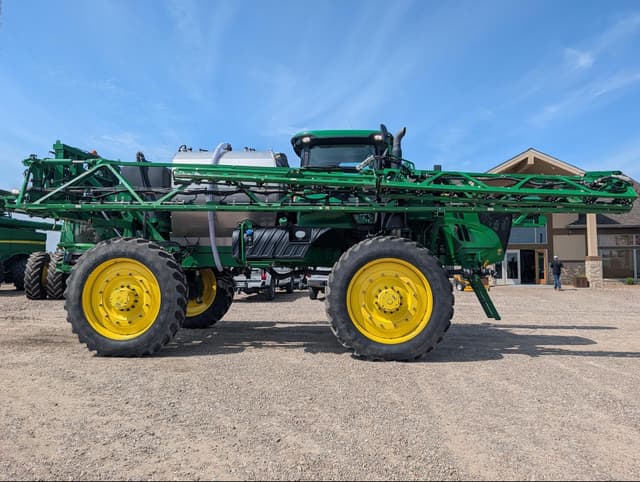 Image of John Deere R4060 equipment image 1