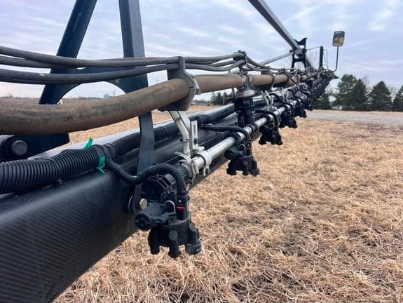 Image of John Deere R4060 equipment image 4