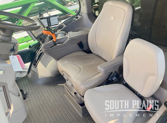 Image of John Deere R4060 equipment image 4