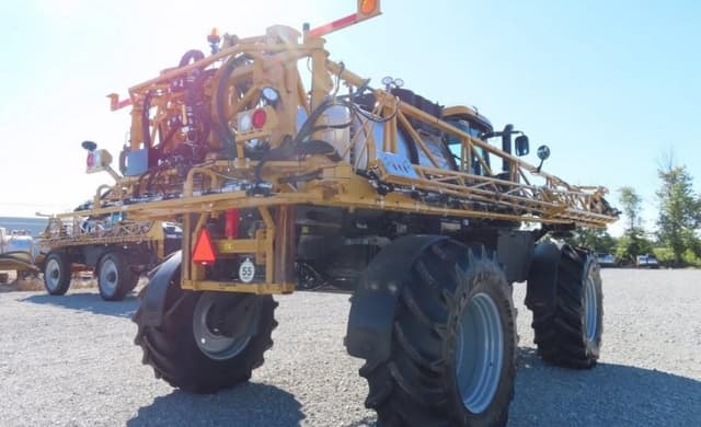 Image of RoGator RG1100C equipment image 4