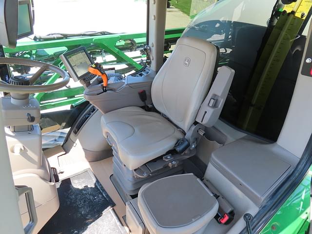 Image of John Deere R4060 equipment image 3