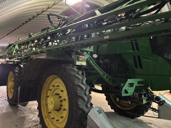 Image of John Deere R4060 equipment image 4