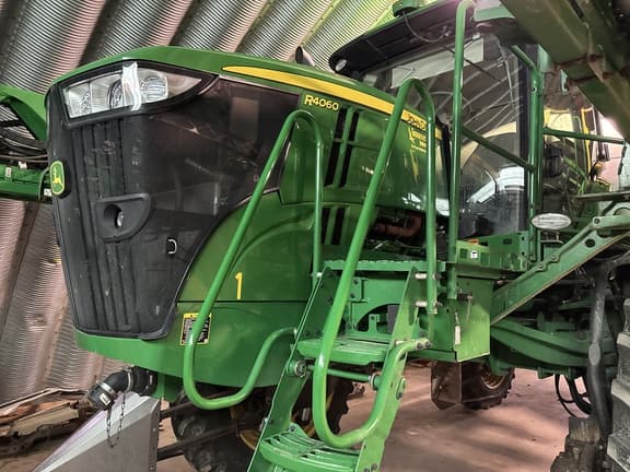 Image of John Deere R4060 equipment image 1