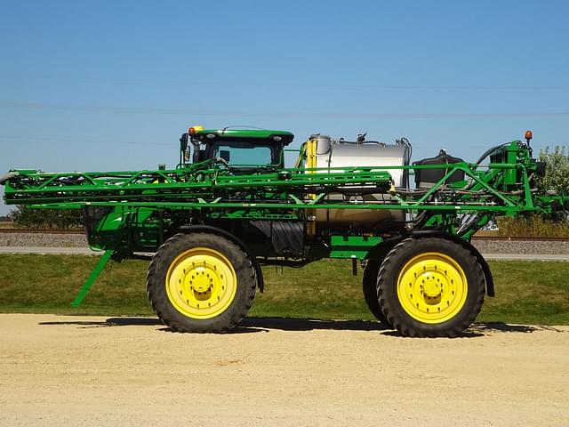 Image of John Deere R4060 equipment image 1