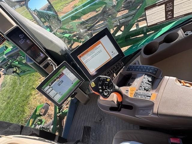 Image of John Deere R4060 equipment image 3