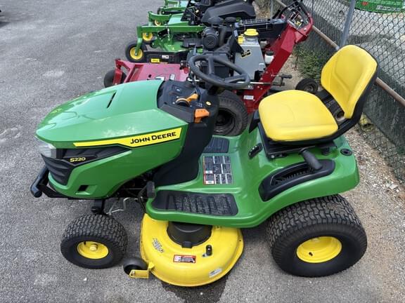 Image of John Deere S220 equipment image 4