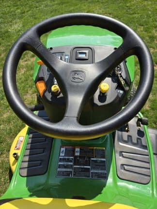 Image of John Deere S240 equipment image 4