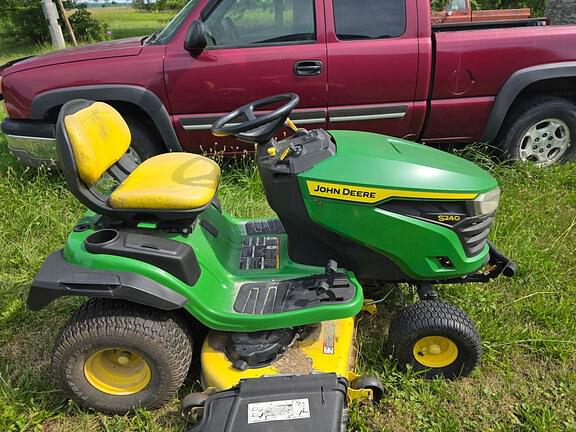 Image of John Deere S240 equipment image 2