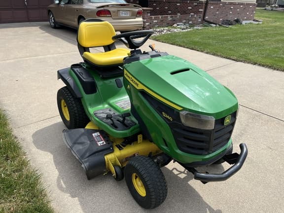 Image of John Deere S240 equipment image 1