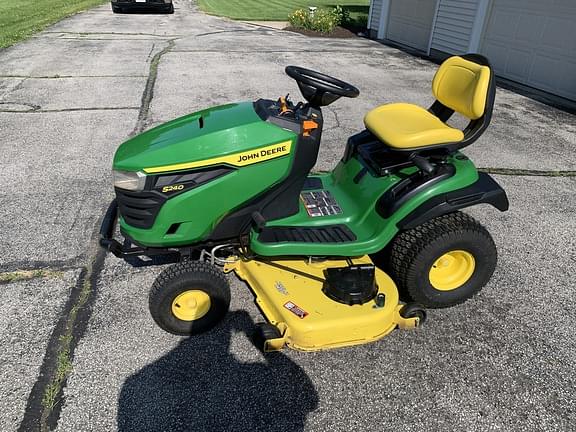 Image of John Deere S240 equipment image 2