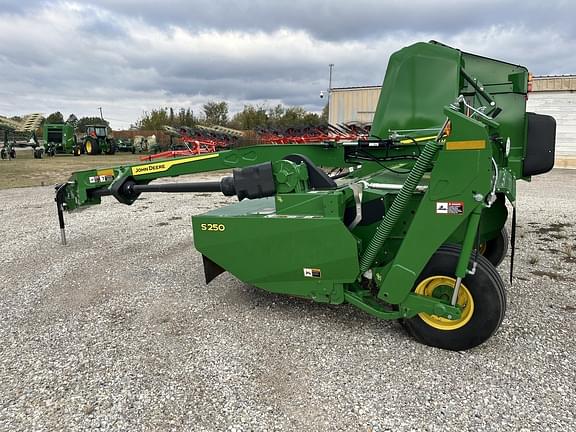 Image of John Deere S250 equipment image 2