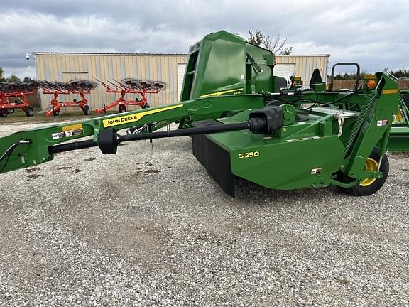 Image of John Deere S250 equipment image 1