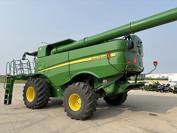 Image of John Deere S760 equipment image 1