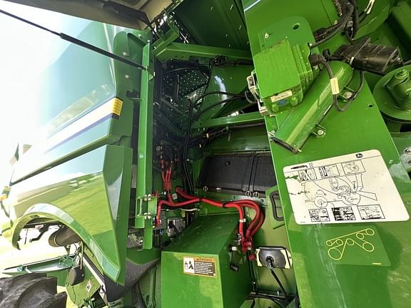 Image of John Deere S760 equipment image 2