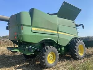 2021 John Deere S760 Image