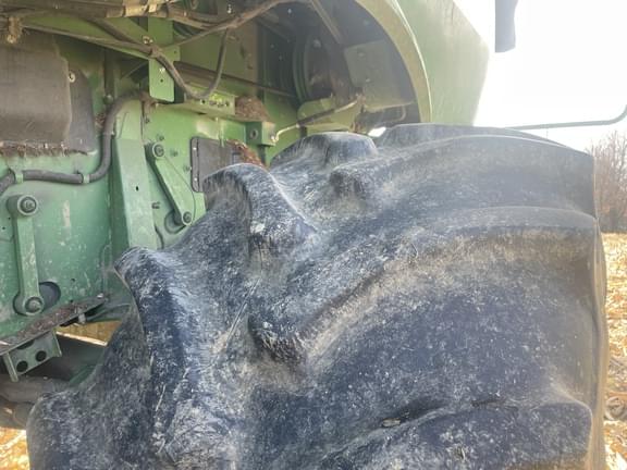 Image of John Deere S760 equipment image 4