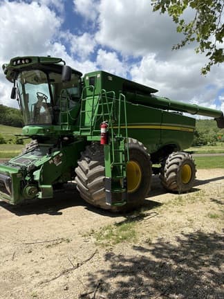 Image of John Deere S760 equipment image 1