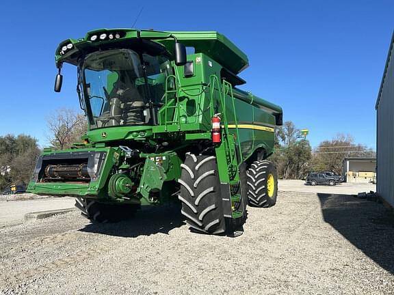 Image of John Deere S760 equipment image 1