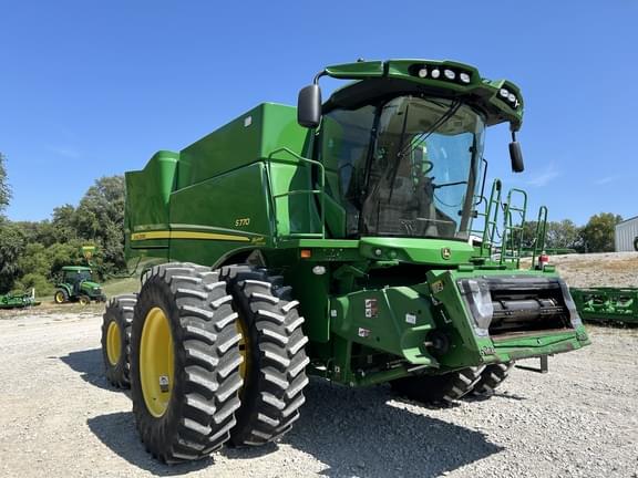 Image of John Deere S770 equipment image 1